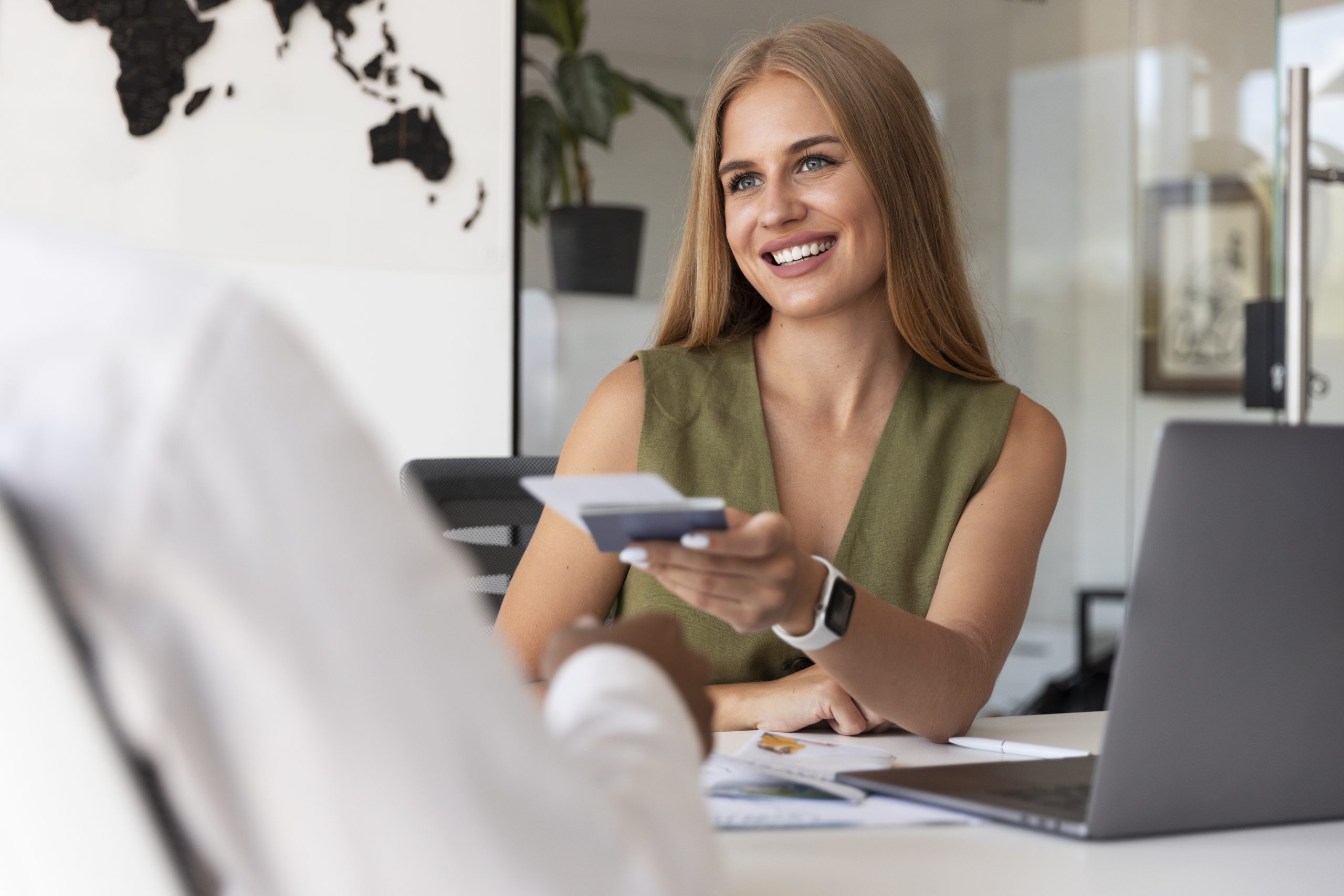 Bancário transferido de forma provisória tem direito a adicional de 25% sobre o salário